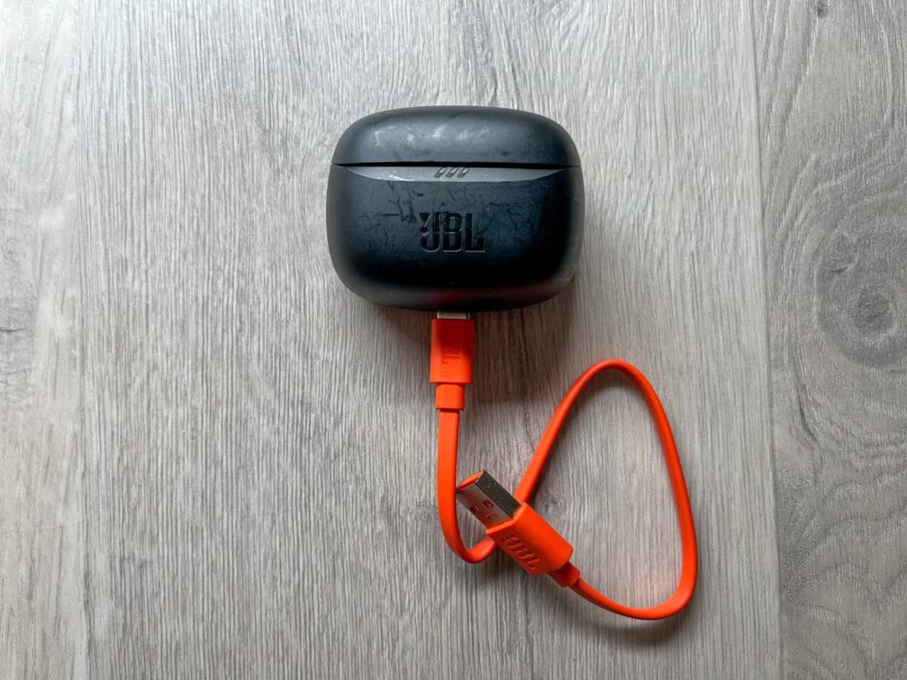 Nabíjenie JBL Tune Buds 2