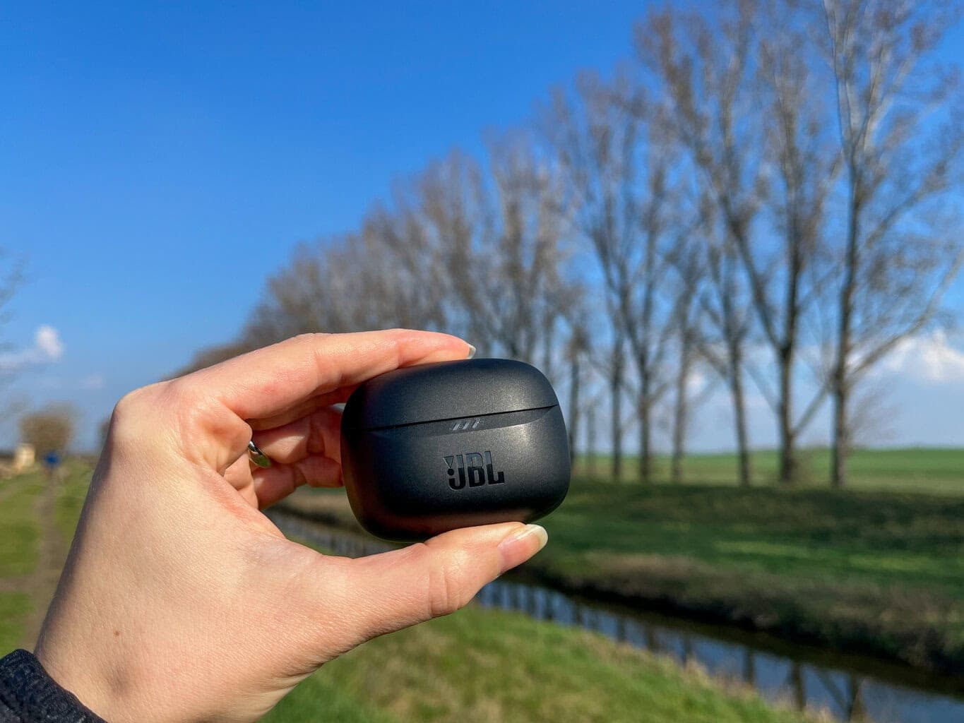 Recenzja: bezprzewodowe słuchawki JBL Tune Beam 2