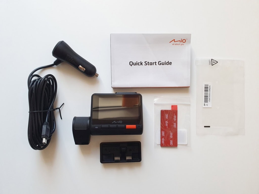 Oprócz kamery otrzymasz podstawowe akcesoria