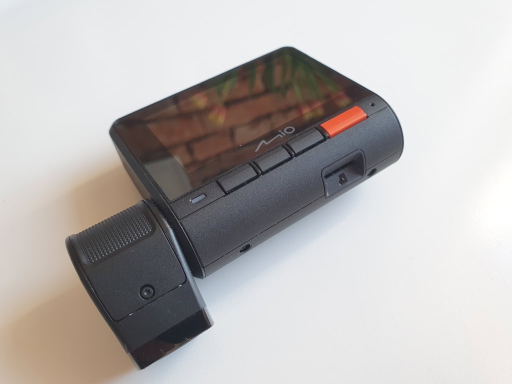 Tylną powierzchnię tworzy ekran i przyciski