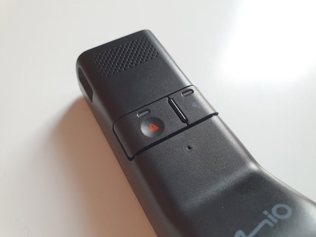 Dwa przyciski sterujące z dobrym umiejscowieniem