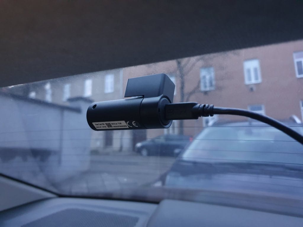 Montaż tylnej kamery jest bardzo prosty