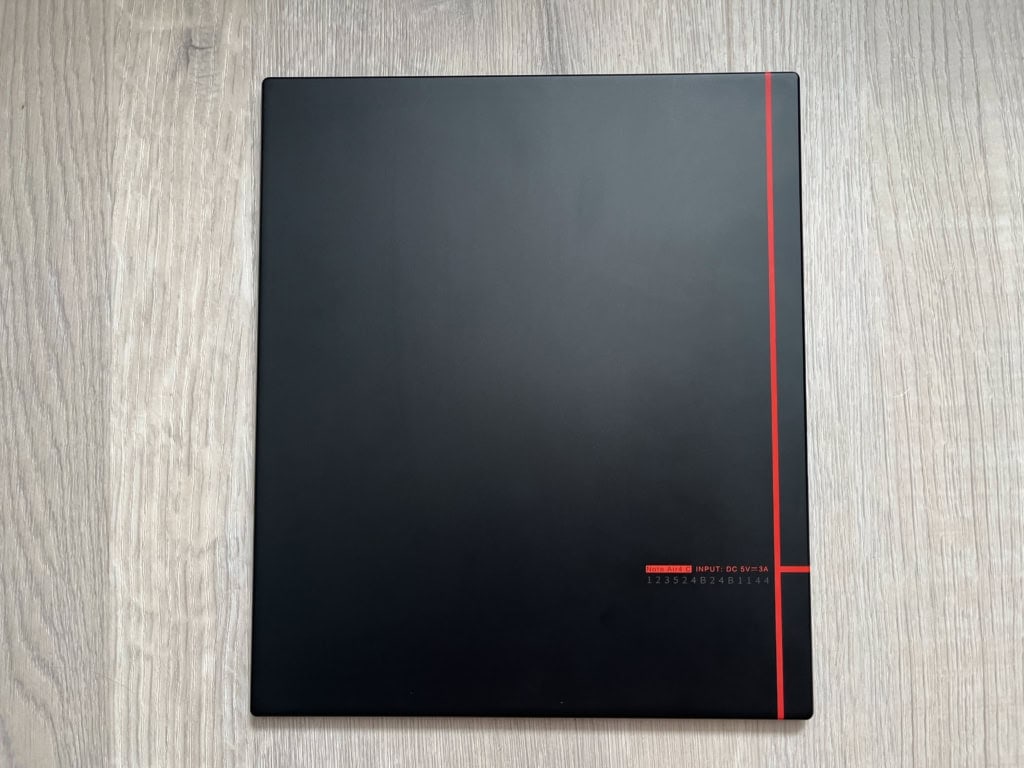 Na tylnej stronie brakuje elementów antypoślizgowych