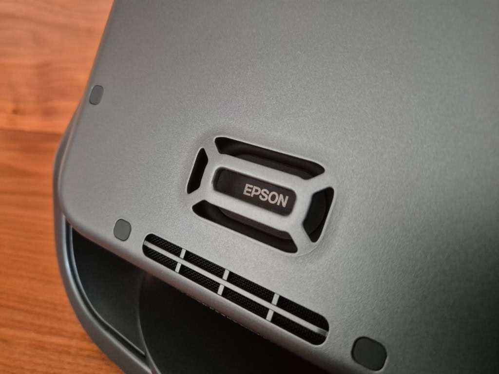 Głośnik umieszczony w dolnej części