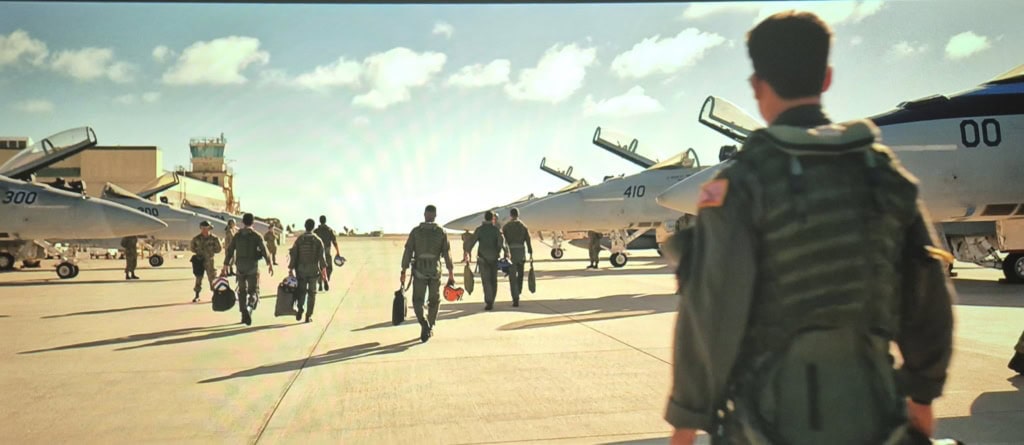 Projektory często dostosowują obraz do przyjemniejszych, cieplejszych tonów, co nie musi być wadą