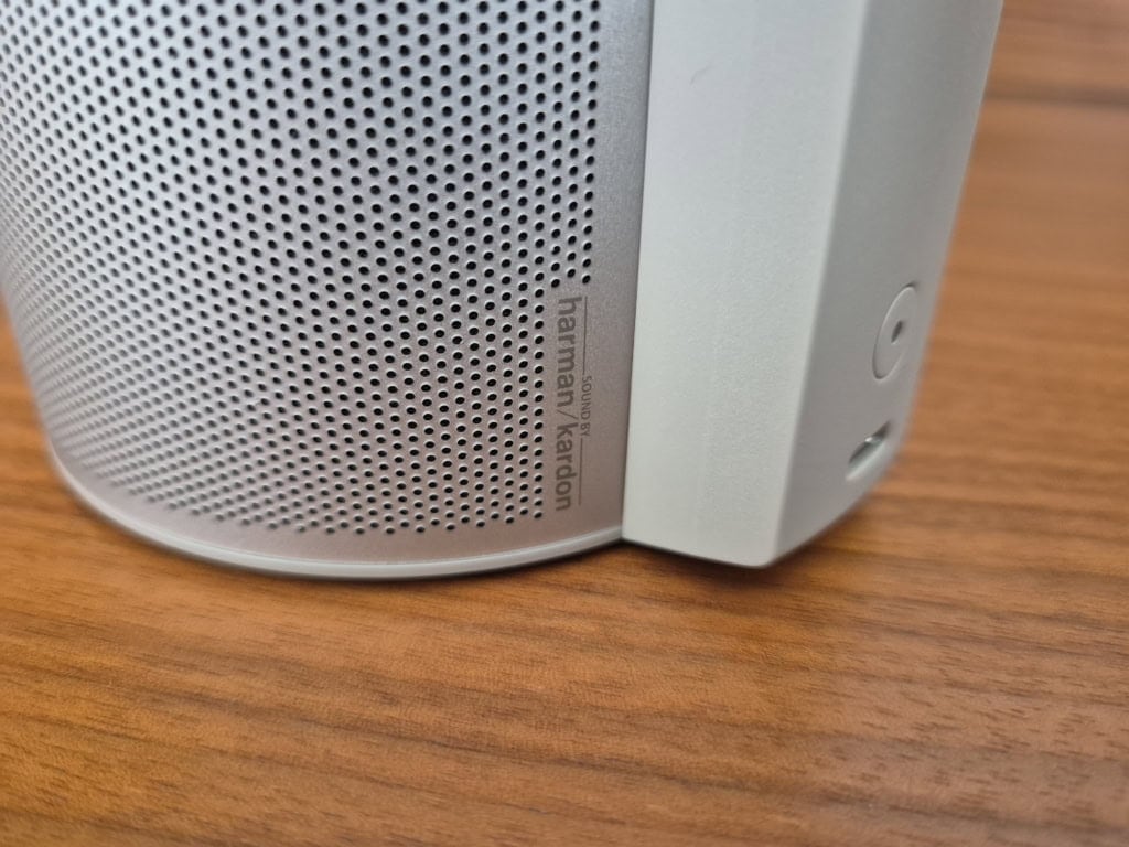 Projekt systemu głośników został powierzony Harman/Kardon