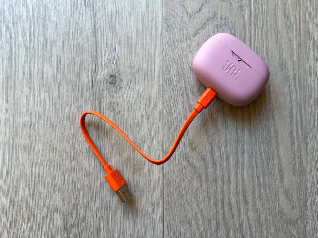 Ładowanie JBL Wave Beam 2