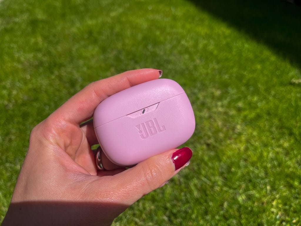 Etui JBL Wave Beam 2 sprawia wrażenie solidnego