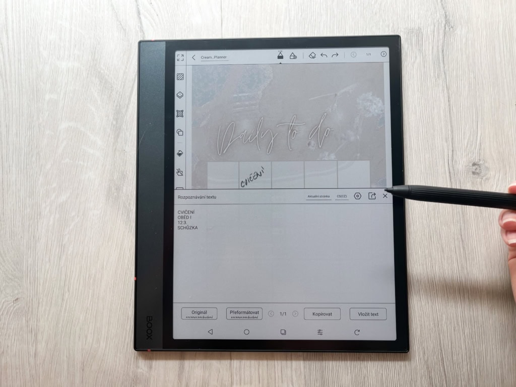 Obsługuje także konwersję odręcznego tekstu