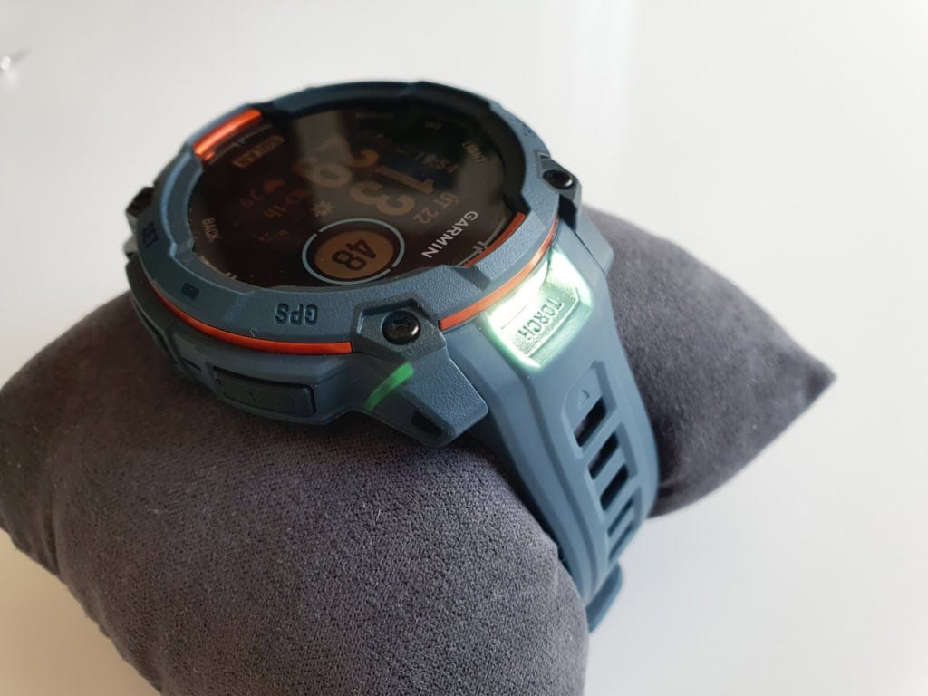 Białą diodę można ustawić na różne intensywności