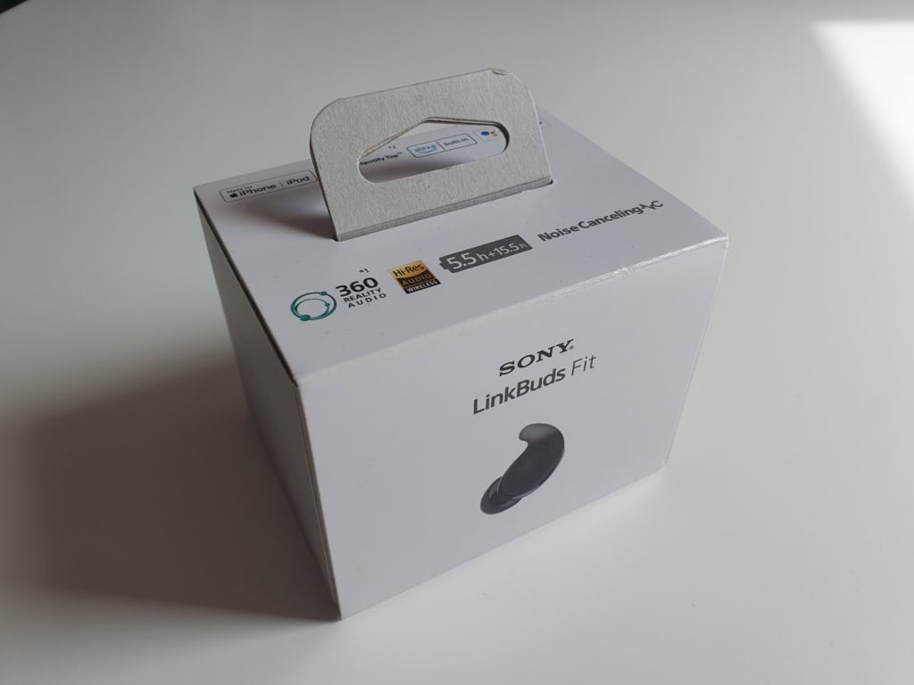 Całe opakowanie, włącznie z wyściółką, wykonane jest z papieru