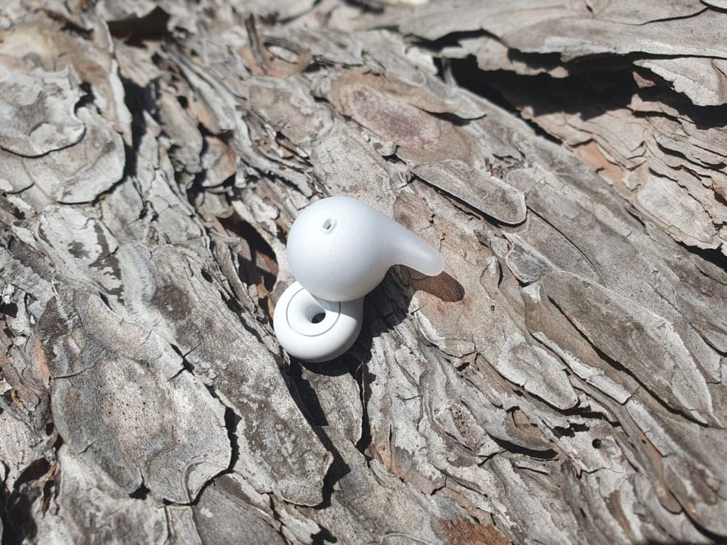 Otwór w przetwornikach zapewnia kontakt z otoczeniem