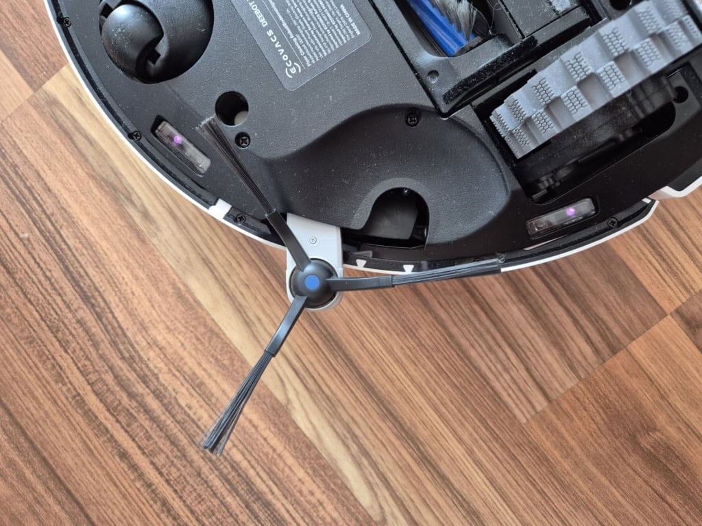 Wysuwana boczna szczoteczka doskonale czyści także narożniki