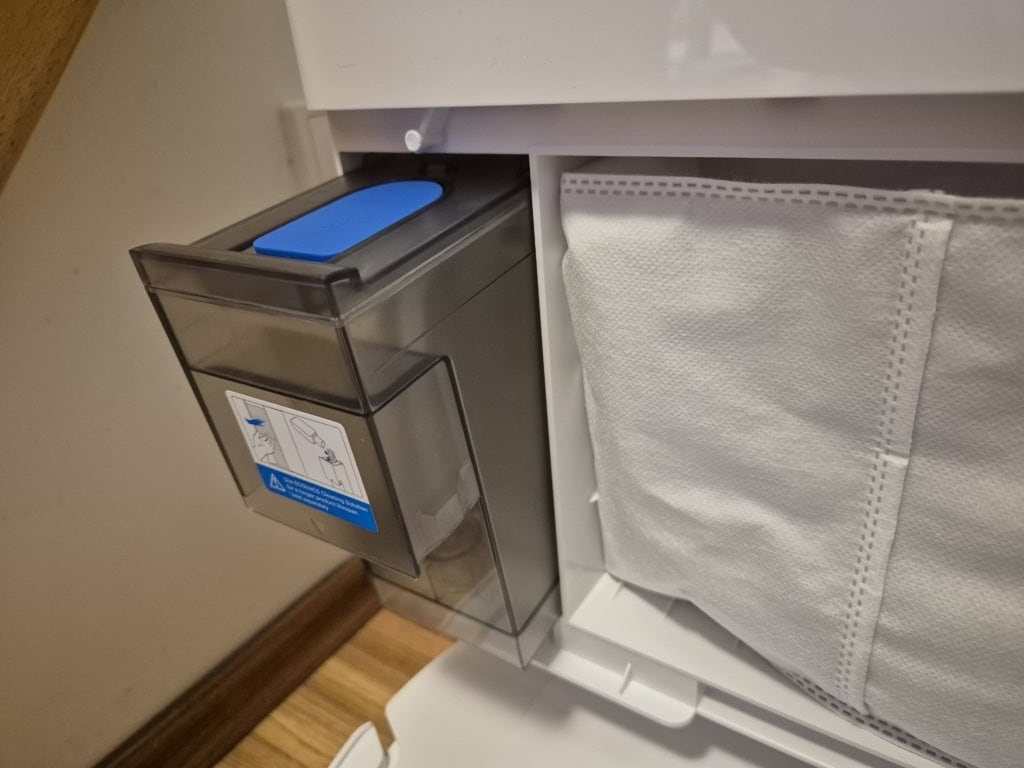 Pojemnik służy do środka do mycia podłóg