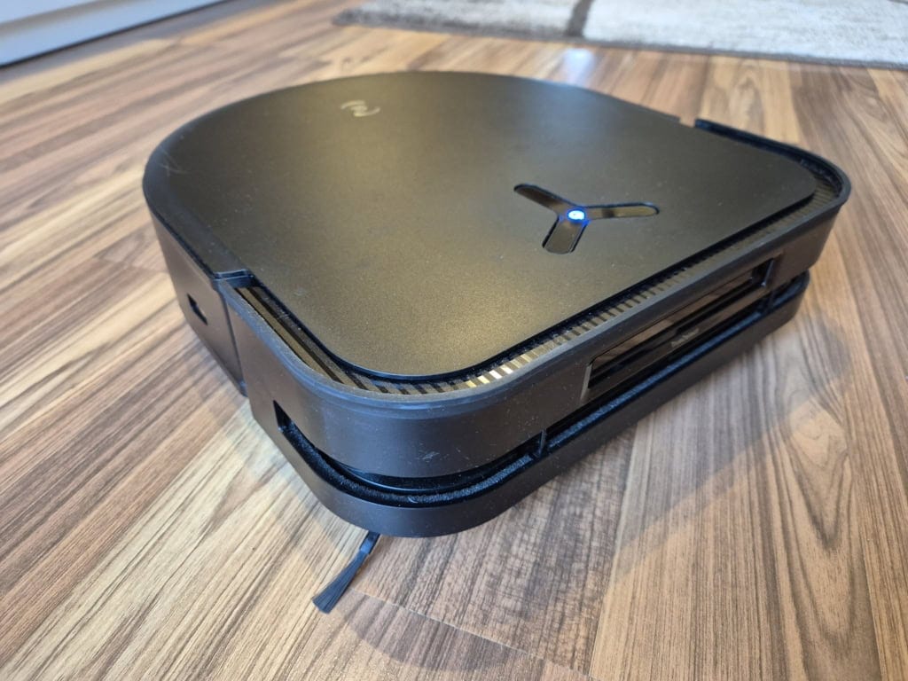 Odkurzacz przyciąga uwagę kształtem i niską wysokością