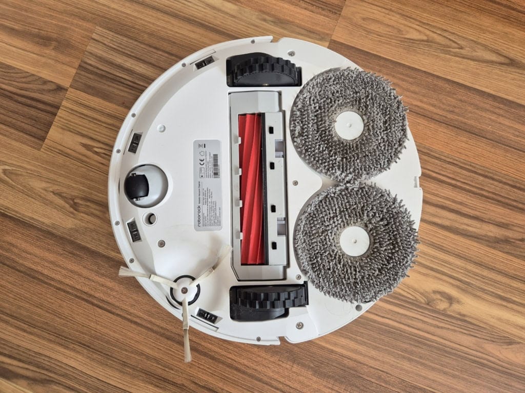 Spód skrywa cztery czujniki optyczne, które zapobiegają upadkowi ze schodów