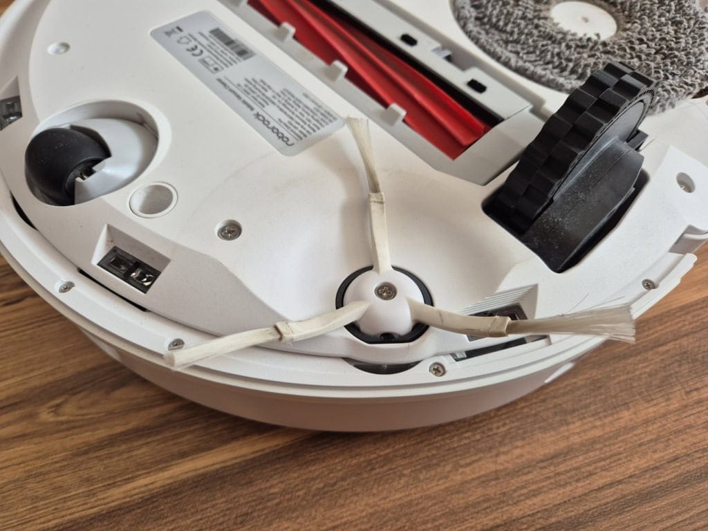 Szczotka boczna jest bardzo trwała, ale mimo to cenię możliwość jej wymiany