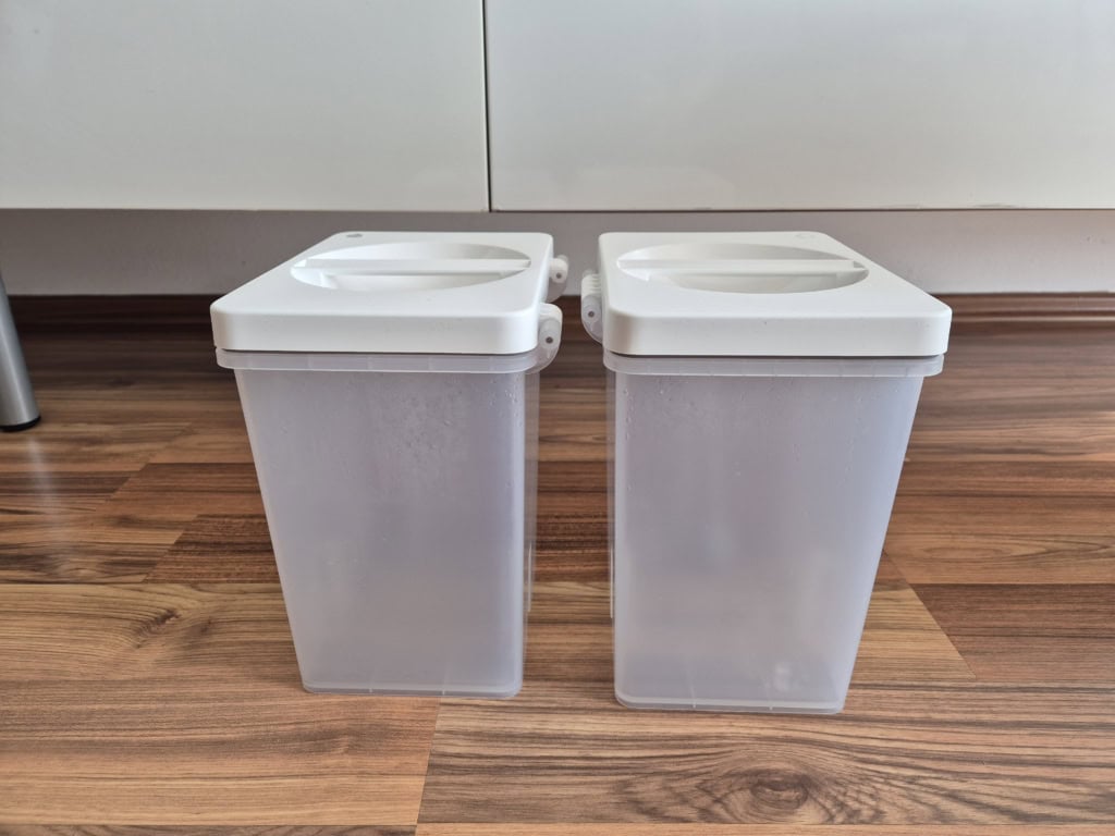 Obie komory na wodę mają po 4 litry pojemności