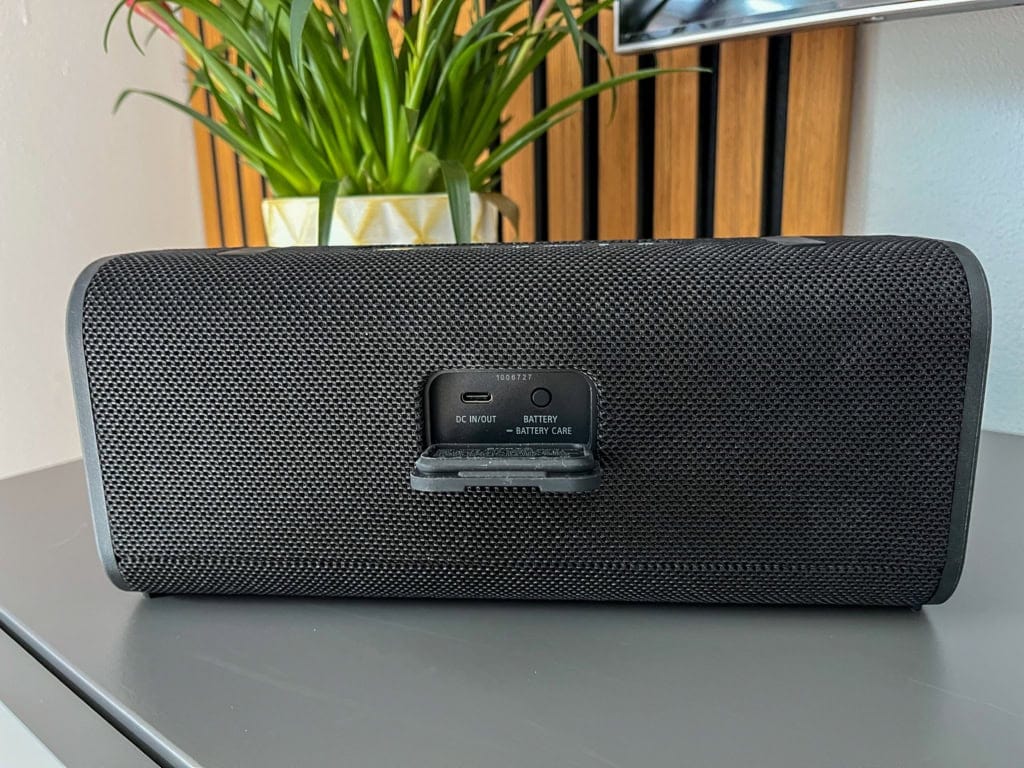 Złącze jest zabezpieczone gumową osłoną