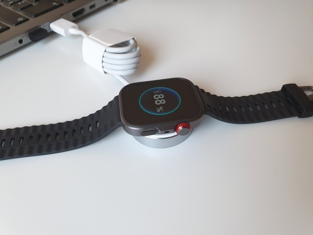 Nie zabrakło wsparcia dla szybkiego ładowania i standardu Qi